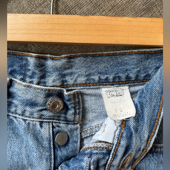 Vintage Levi’s Denim Shorts - Picture 3 of 5